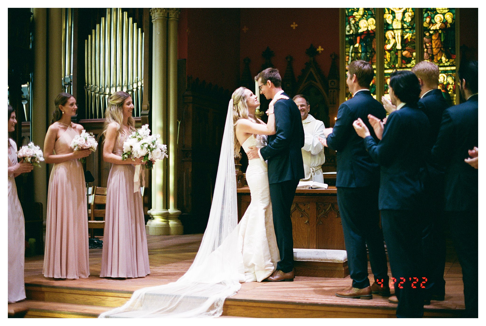 A New Orleans Garden District wedding ends with a kiss.